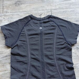 Lululemon Top Women's 4 Small Swiftly Tech 2.0 Gray Running Pullover
